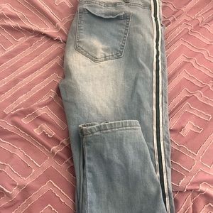 Cute green strips going down the side of leg